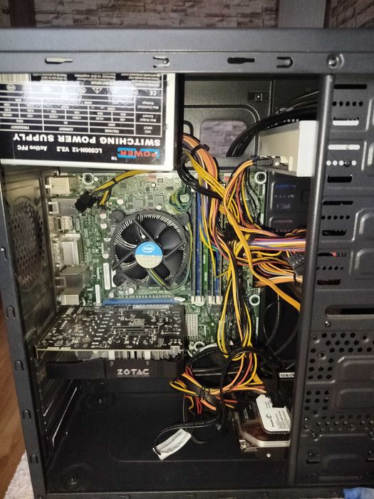 Komputer stacjonarny do gier + monitor