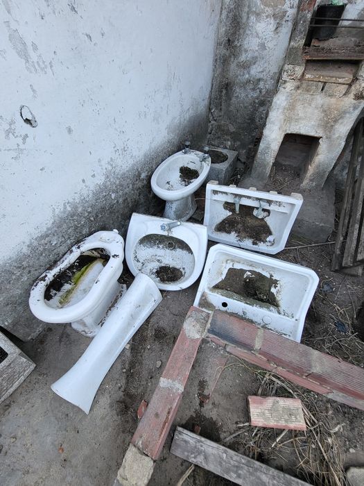Material de casa de banho, bidé, lavatório e coluna de bidé