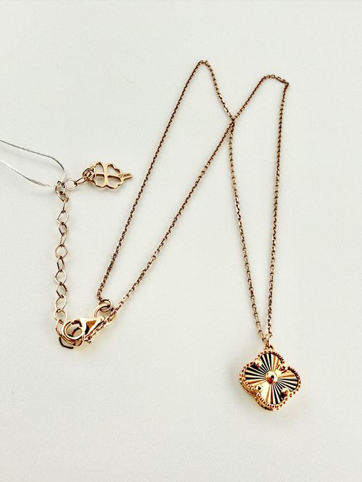 Прикраси у стилі «Van Cleef»