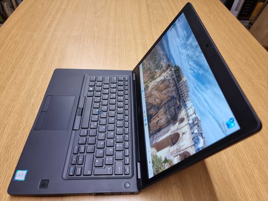 Dell Latitude 5491 i7 8850H / 8GB / 256GB / 14" FHD / como novo