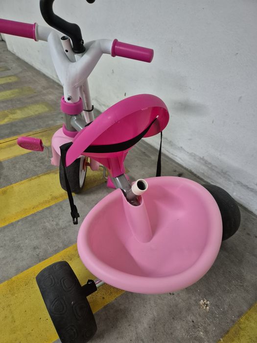 Triciclo com pega de empurrar