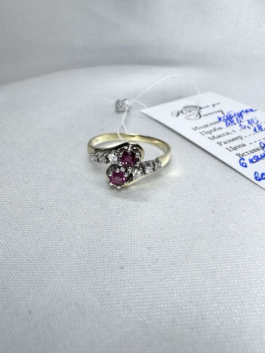 Золота каблучка з діамантами та рубінами