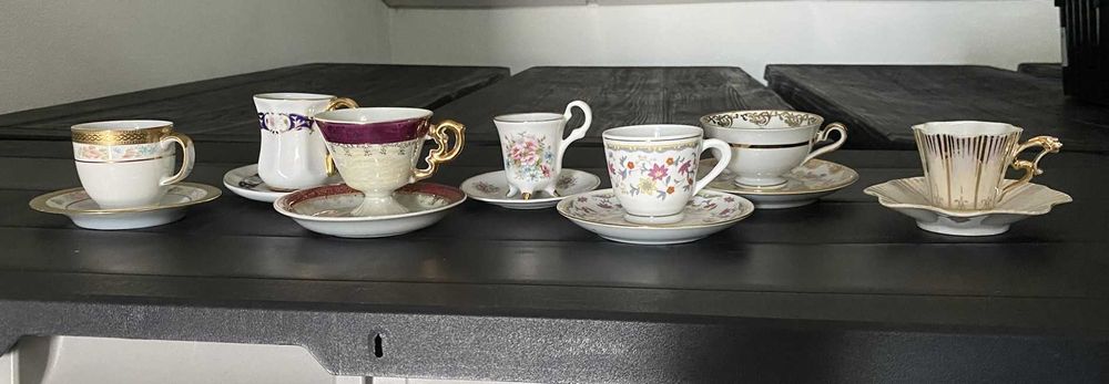 Conjunto de Chávenas de Café Antigas em Porcelana | Coleção