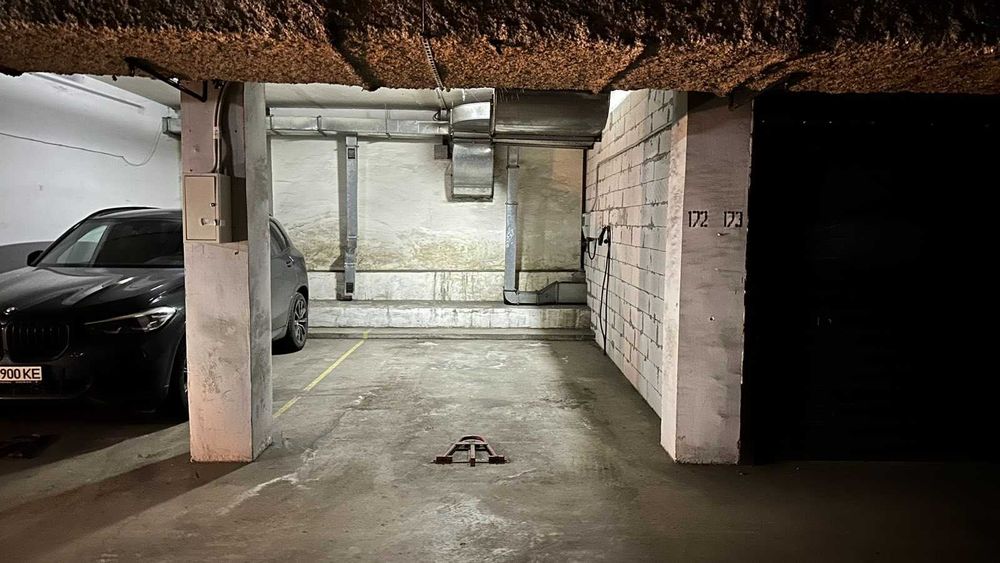 Продам паркинг Ивасюка 4. ОАЗИС. для Электромобиля