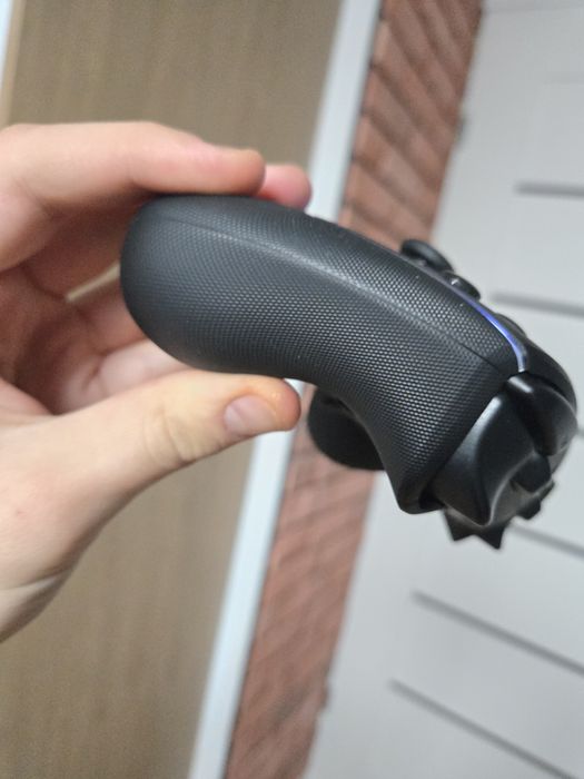 Razer Wolverine v2 PRO