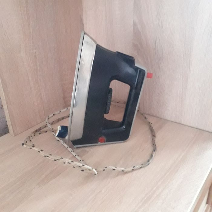 Утюг рабочий, техника.