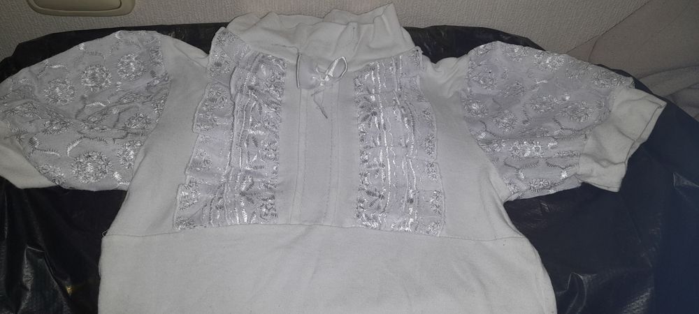 Блузка футболка белая нарядная 1 класс