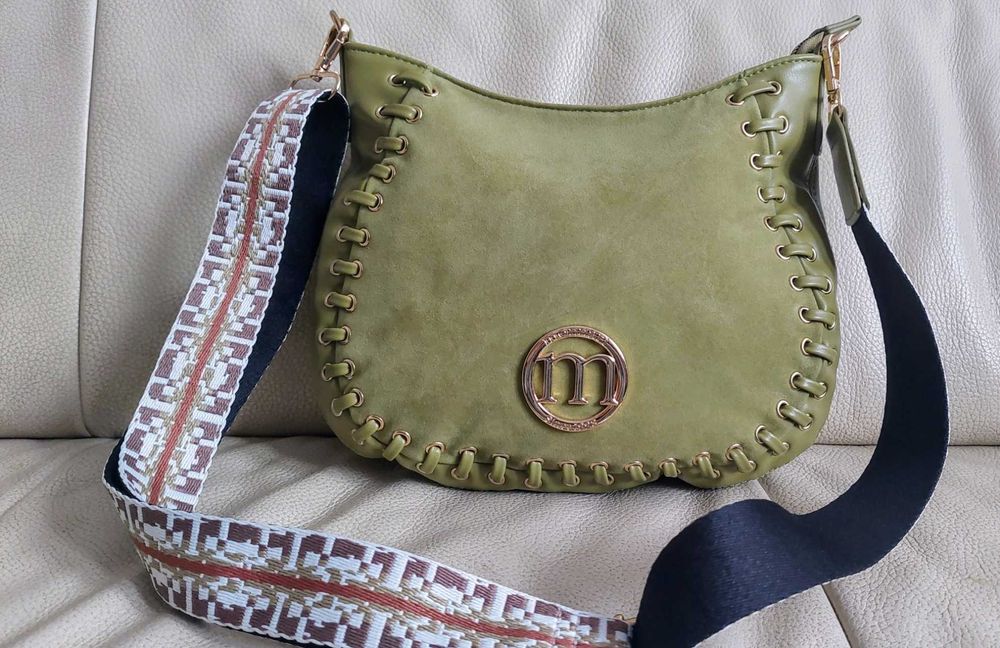 Monnari; zielona listonoszka boho, gruby pasek