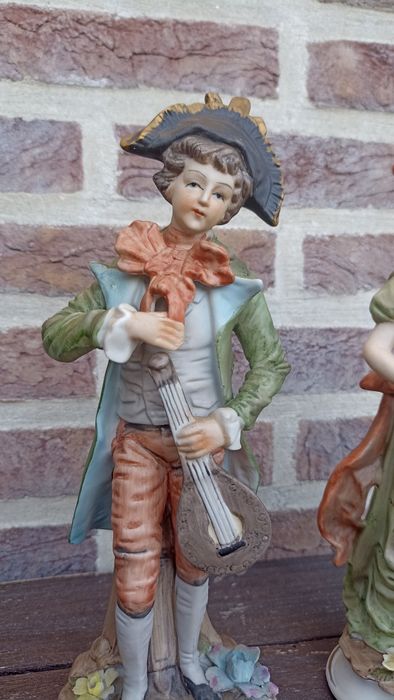 "Галантная пара"  статуэтка