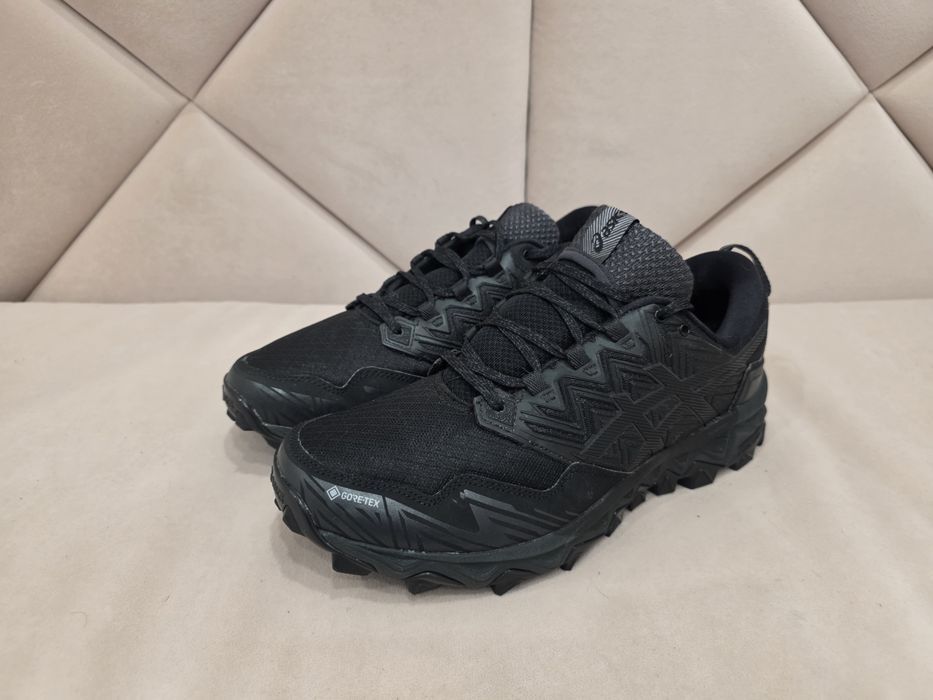 Кросівки Asics, Nike, Salomon, Lowa, Scarpa, La Sportiva, New Balance, Adidas.
