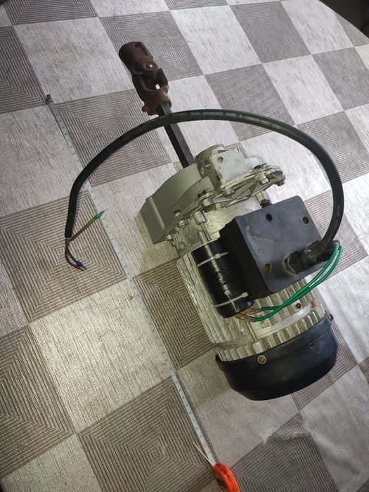 Двигатель редуктор