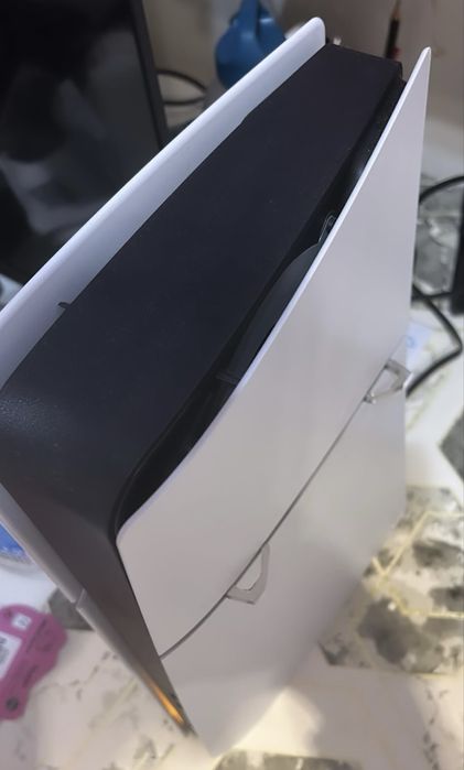 PS5 Digital 825g.