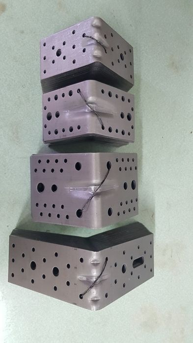 Кутник монтажний металевий