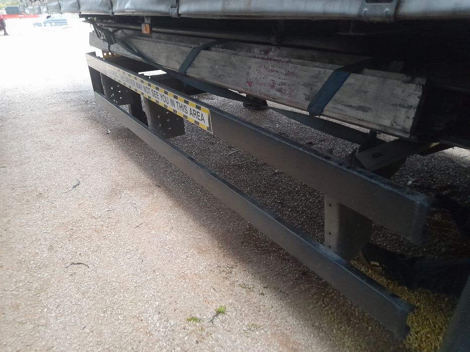 Semi-reboque Schmitz em lona