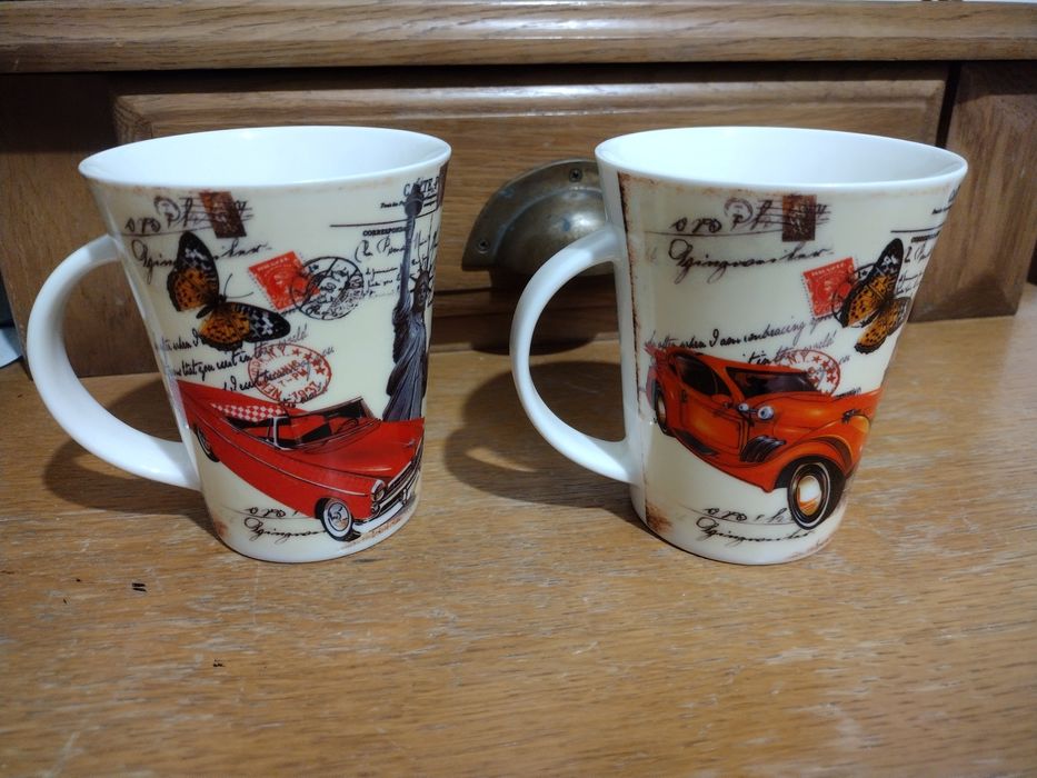Dwa kubki samochody