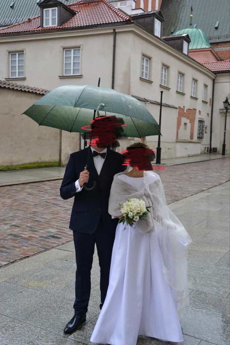 Suknia ślubna profesjonalny design. Bardzo dobry materiał.