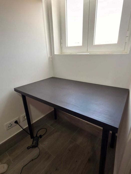 Secretária em MDF e metal
