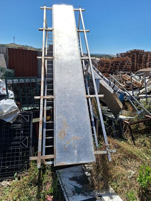 Mesa grande toda em inox