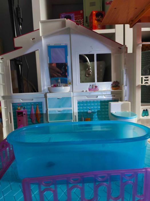 Trzypoziomowy domek Barbie