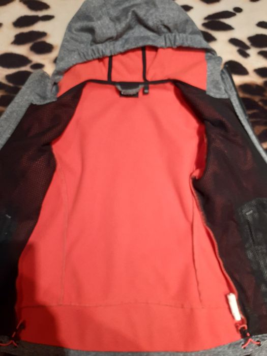 Фірмова вітровка