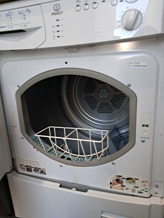 Máquina de secar roupa Indesit
