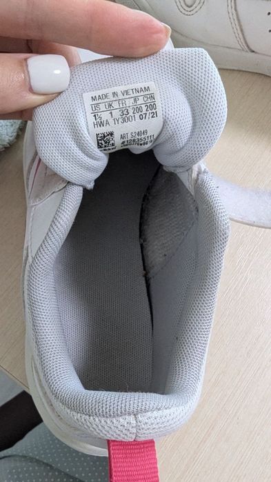 Оригінальні кросівки Adidas на дівчинку 33 розмір