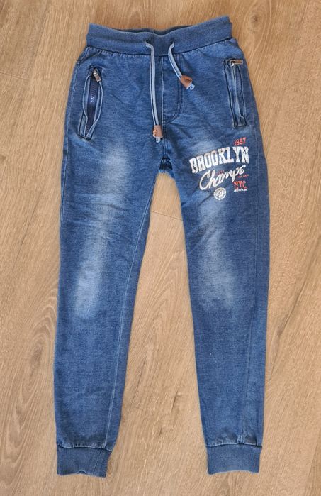 Spodnie dresowe chłopięce r.134