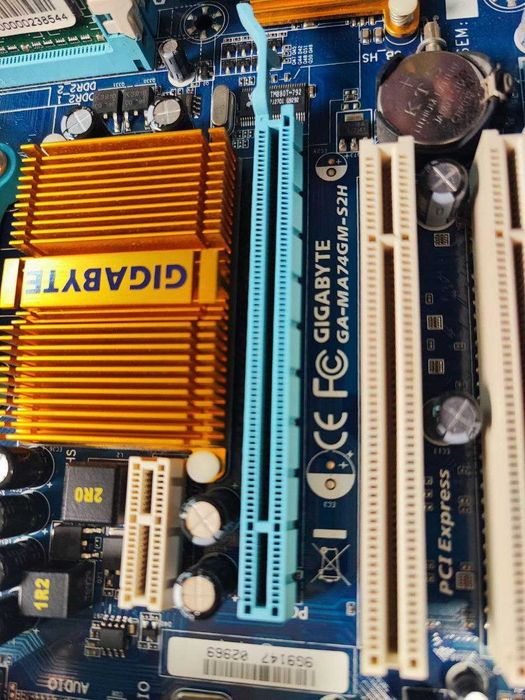 Материнська плата Gigabyte GA-MA74GM-S2H (sAM2, AMD 740G, PCI-Ex16)