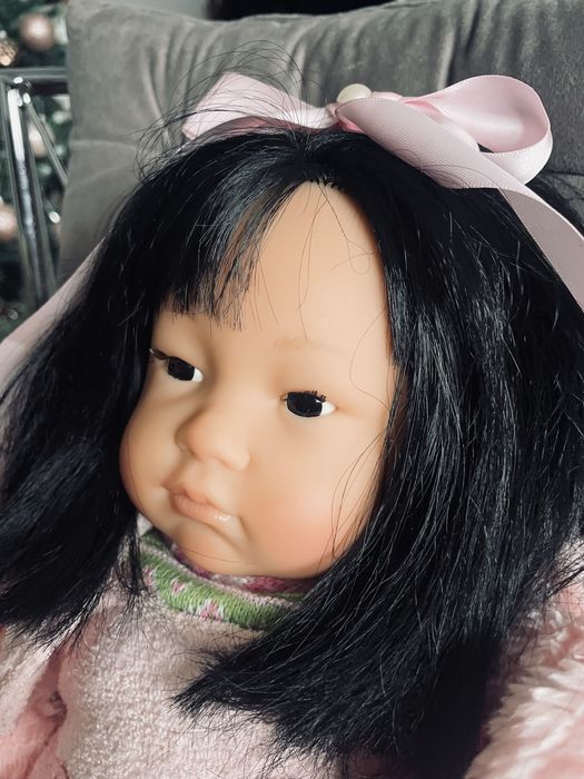 Oryginalna hiszpańska dziewczynka jak żywa!