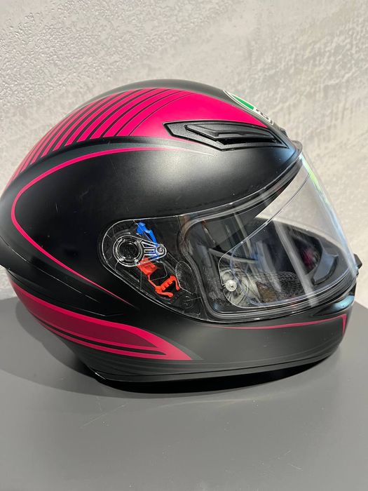 Мотошлем AGV K1 S Warmup Продам оригинальный интегральный мотошлем AGV K1 S в отличной спортивной расцветке. (Размер MS, 57 см)  Оригинал
