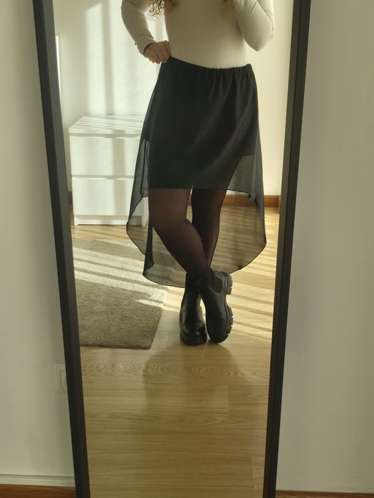 Saia preta assimétrica