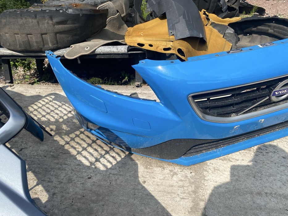 Бампер volvo v40 комплектний