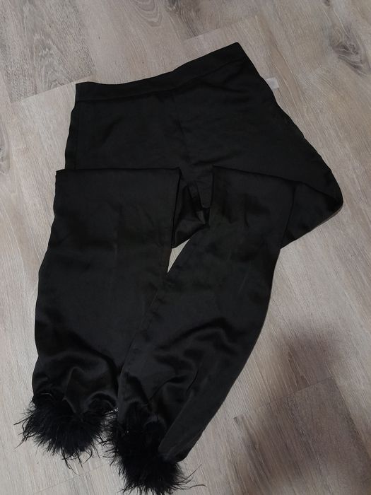 Костюм чёрный с перьями