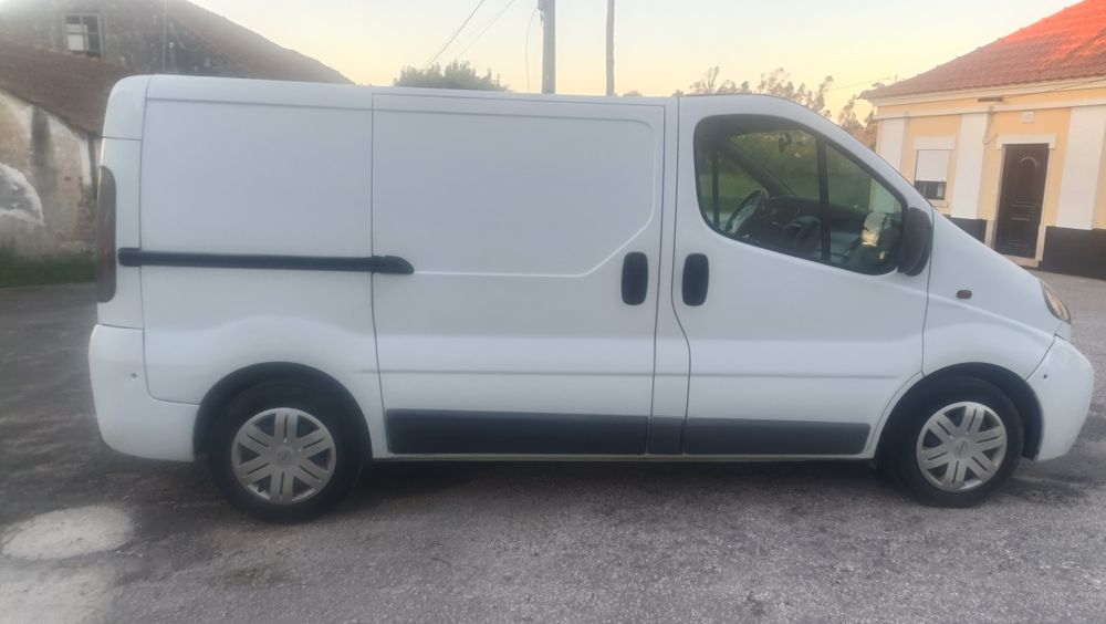 Opel Vivaro -  homolgada para especial dormitório
