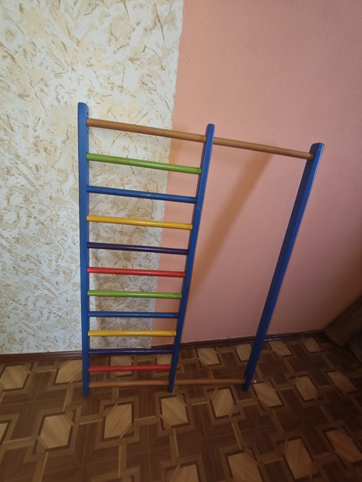 Продам детскую шведскую стенку