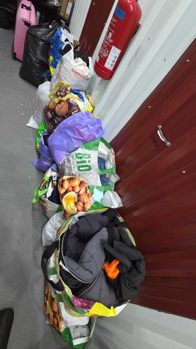 VENDO ROUPA USADA (senhora e rapaz)