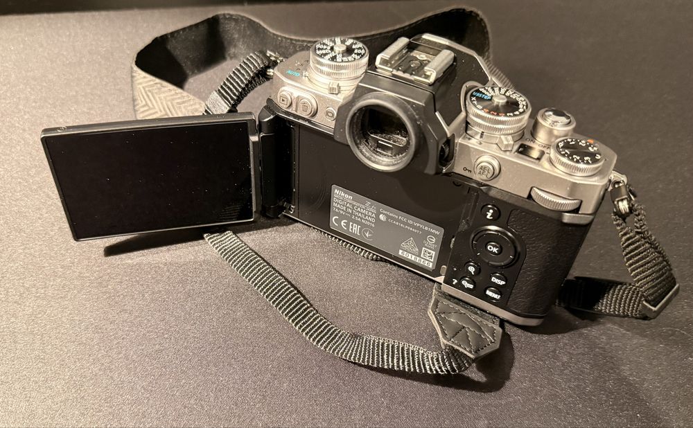 NIKON Z fc + Obiektyw + karta 256GB + Torba Peak Design