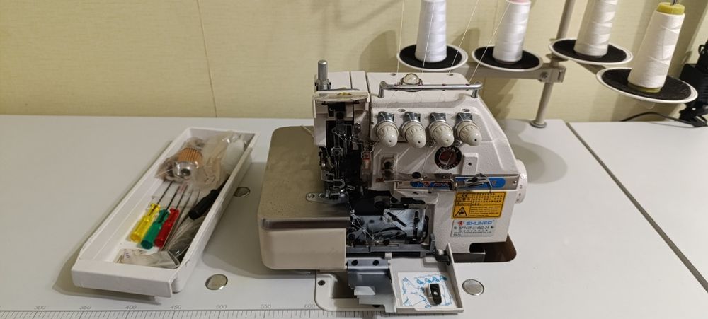 Продам 4-х ниточний оверлок SHUNFA SF 747