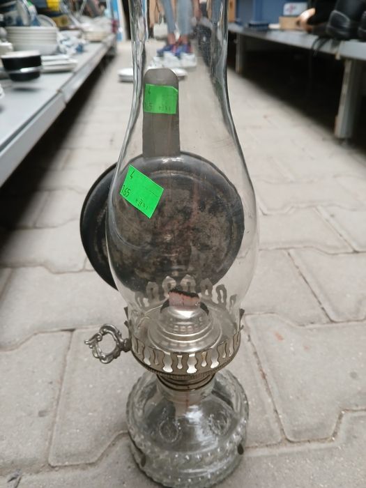 Szklana lampa naftowa