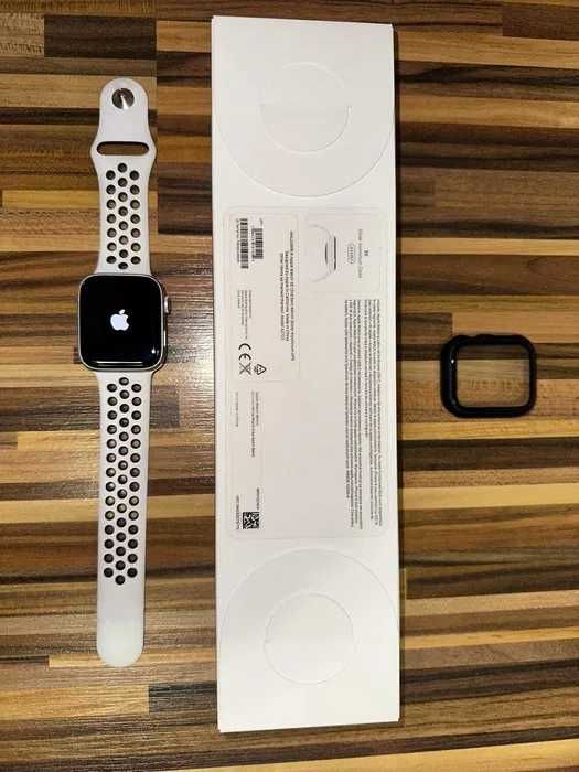 Apple Watch SE GPS (44 mm) 2 generacja Darmowa dostawa