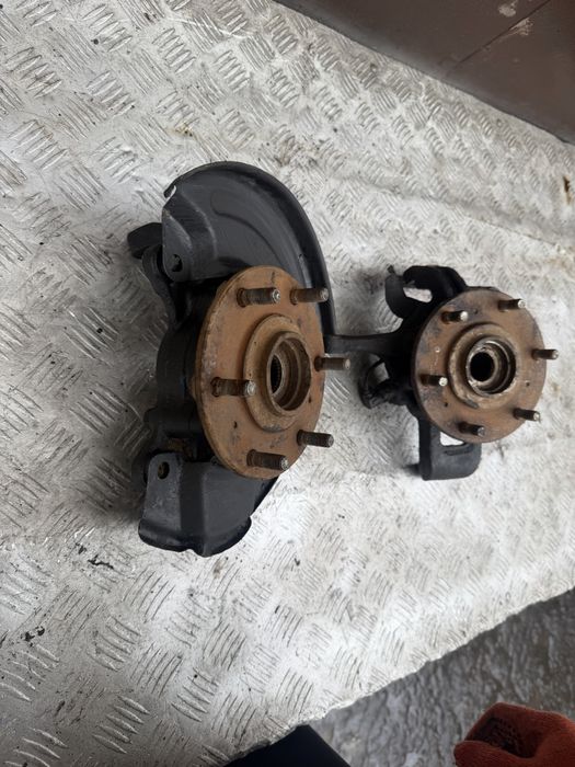 Mitsubishi l200 год 08 митсубиси л200 цапфа передняя кулак