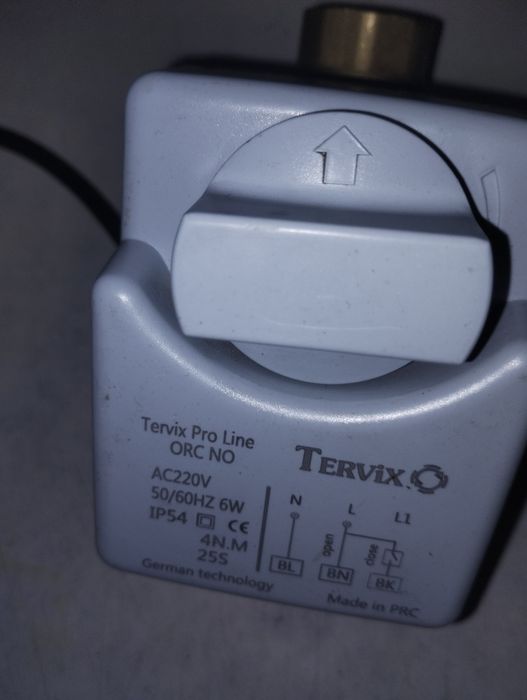 Трьохходовий електричний клапан