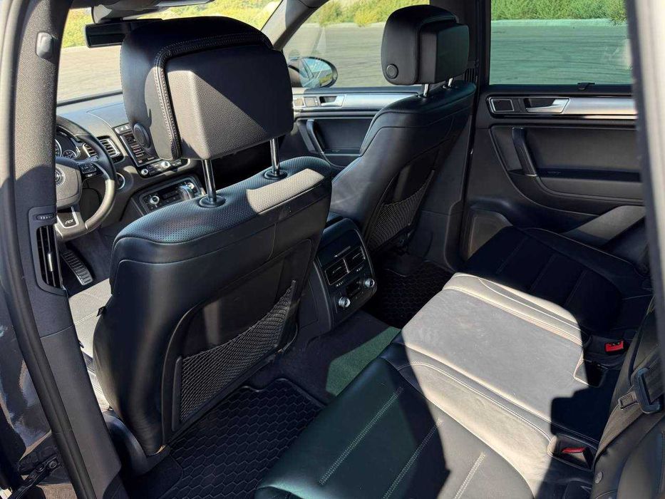 Продам Volkswagen Touareg 2015 року. V6 3.0 TDI, 193 кВт / 262 к.с.,  автомат, повний привід та пневмопідвіска.
