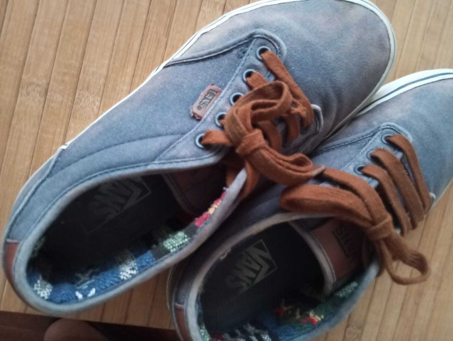 VANS Sneakers Size 41423106294570045441