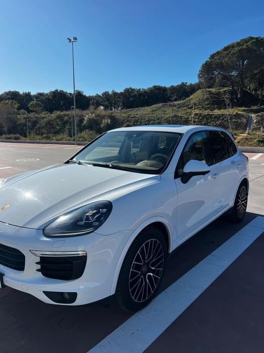 Продам  Porsche CAYENNE  2016 год