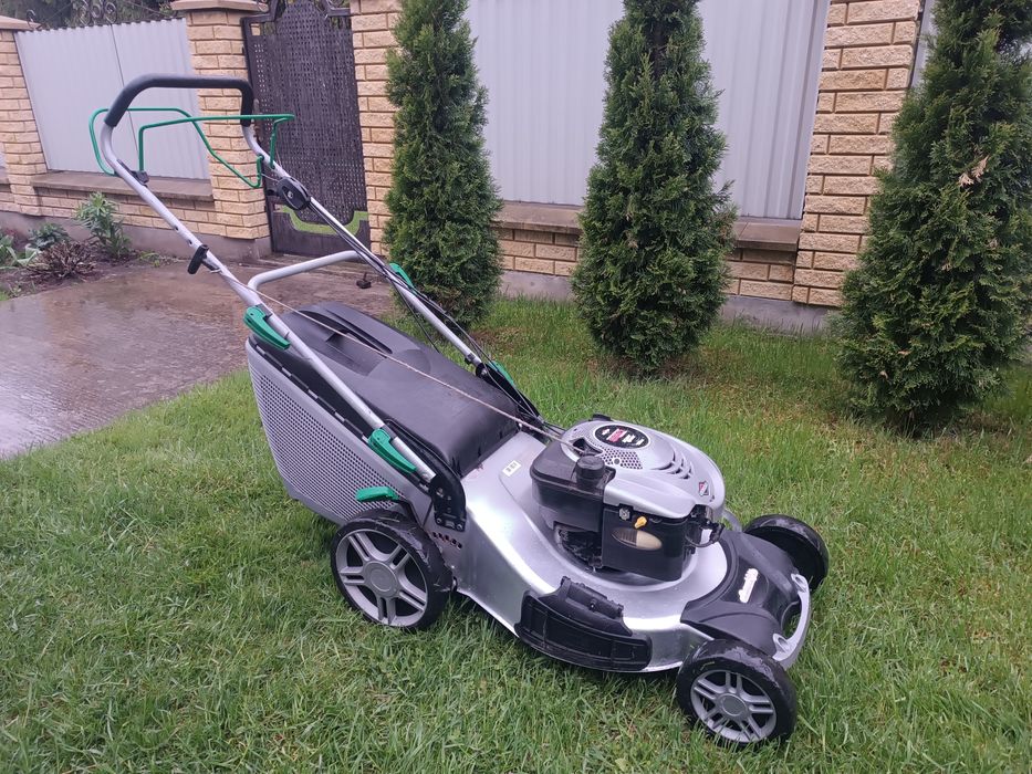 Газонокосарка самохідна з двигуном Briggs & Stratton
