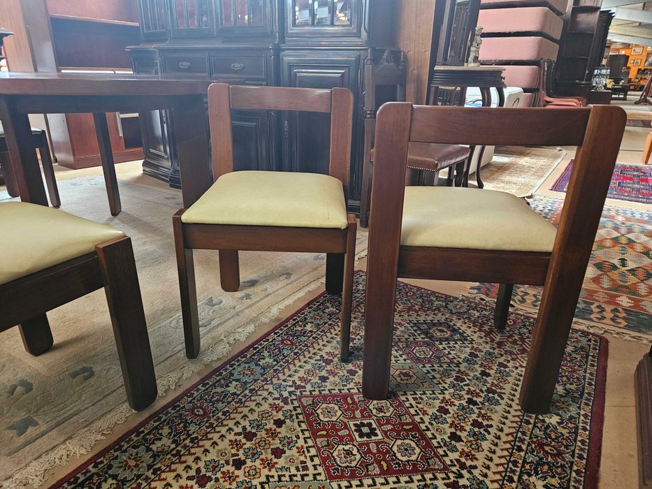 Cadeiras antigas - Muito robustas - bom estado geral - Valor unitário