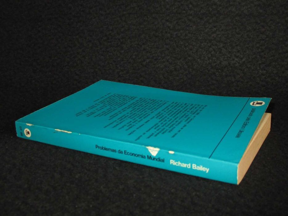 Livro Problemas da Economia Mundial Richard Bailey