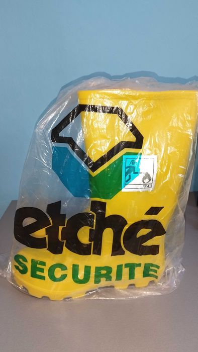 Профессиональные защитные  спец сапоги, обувь производства Франция.