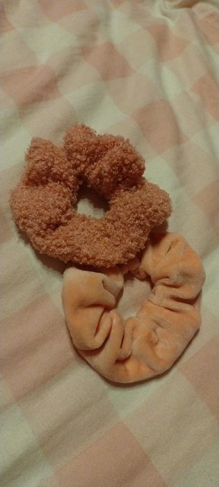 Gumki do włosów różowe scrunchie